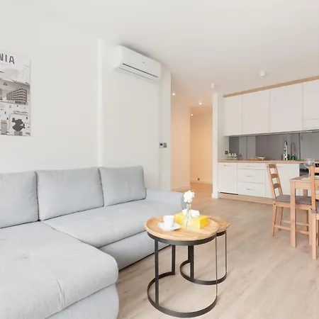 Awanport żeromskiego By Renters Apartament