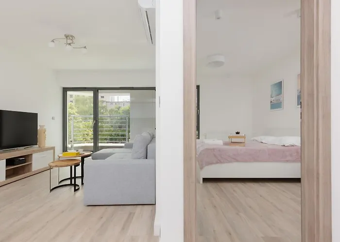 Awanport Zeromskiego By Renters Apartment